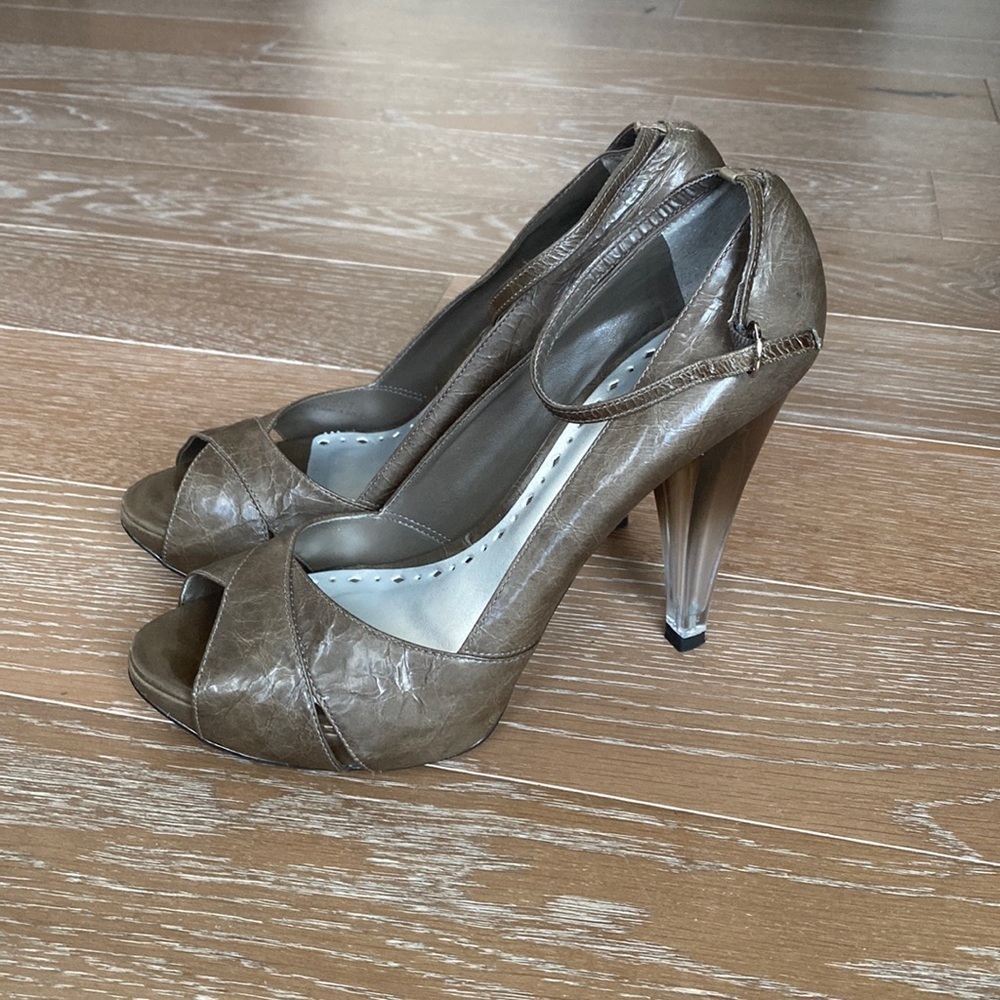 BCBGirls Peep Toe Platform Pump | 9M